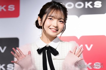 “大喜利の逸材”で話題・元AKB48福留光帆、ミニスカ制服風コーデで美脚披露 画像