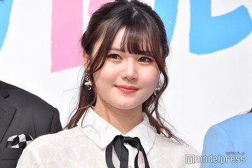 乃木坂46伊藤理々杏、オフショルワンピで美肩チラリ「可愛すぎて二度見」「透明感すごい」 画像