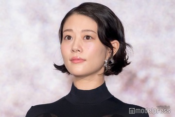 第1子妊娠中・高畑充希、タイトなシースルードレスでふっくらお腹披露 【秒速5センチメートル】 画像