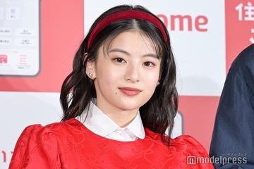 出口夏希、ベアトップミニドレスで美スタイル際立つ「釜山国際映画祭」衣装姿が話題 画像