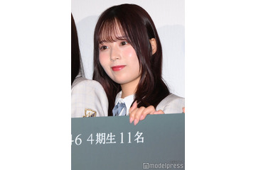 乃木坂46佐藤璃果、オフショルトップス姿披露「夏っぽくて可愛い」「似合う」 画像