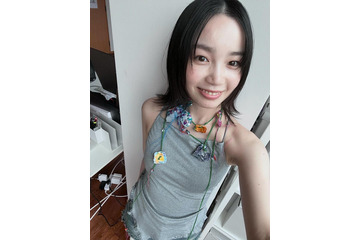 「グラスハート」ヒロイン・宮崎優、ほっそりウエストちらり チェック×デニムコーデに「何でも似合う」「スタイル抜群」と絶賛の声 画像