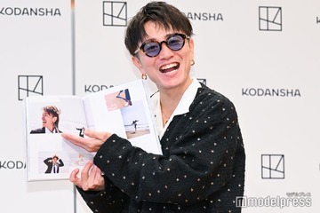 SUPER EIGHT安田章大、写真集を見てもらいたい人は“メンバー”「全部一緒に乗り越えてきた」海外進出への意欲も【DOWN TO EARTH】 画像
