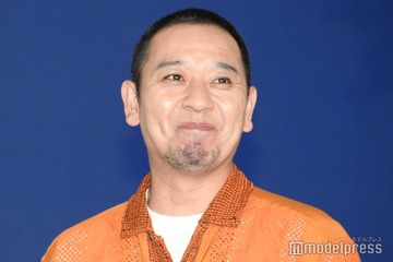 千鳥・大悟、人気アーティストの空港写真に“映り込み”こっそり韓国訪れるも「一緒に出て行ってバレた」 画像