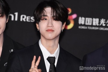 Stray Kidsハン、後輩との肩組みショットが話題「ハニヒョン呼び尊い」「ますます仲良くなってる」 画像