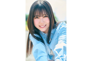 日向坂46鶴崎仁香、爽やかコーデ×弾ける笑顔にキュン「五期生のぽかぽか写真館」2人目公開 画像