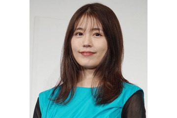 「美の塊すぎる」有村架純、すらり美脚を披露したお座りSHOTに絶賛の声「最高にかわいい！」 画像