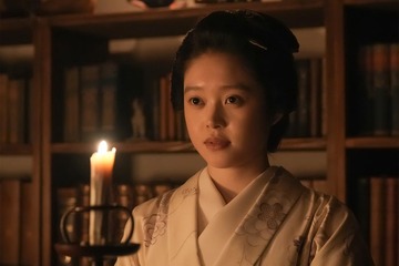 朝ドラ「ばけばけ」トキ（高石あかり）＆ヘブン（トミー・バストウ）の“おでこキス”は撮影当日に決定「本当は手にする予定でした」急遽変更の理由【インタビューVol.4】 画像