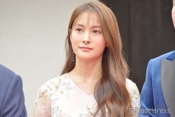 KARAギュリ、ビーチでの水着ショット公開「女神のよう」「美しすぎる」と反響 画像