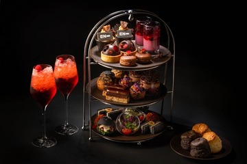 ENHYPENコラボアフタヌーンティー、漆黒と深紅の“ヴァンパイア”コンセプトのティーセット提供 画像