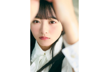 日向坂46片山紗希、真っ直ぐな視線に釘付け「五期生のぽかぽか写真館」9人目公開 画像