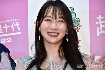 越智ゆらの、ミニスカ×ニーハイで美脚際立つ「脚綺麗すぎ」「何頭身？」の声 画像