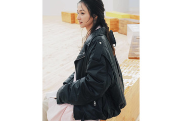 満島ひかり、レザージャケット×ワイドパンツで上品に！ロエベのファッションショーに来場 画像