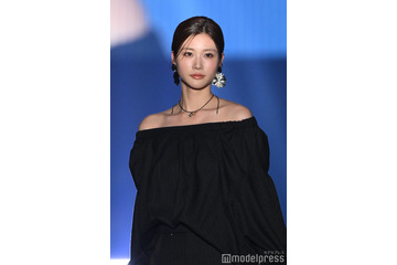 生見愛瑠、美肩＆デコルテ際立つオフショル姿【TGC北九州2025】 画像