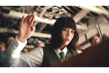 のん主演「MISS KING / ミス・キング」怒とうの“反撃編”開幕 龍也（森愁斗）＆由奈（鳴海唯）の大胆ハグシーンに「激メロすぎ」と反響 画像