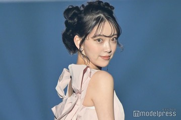 堀未央奈、ホルターネック姿で素肌見せ「可愛い」「デコルテが綺麗すぎる」の声 画像