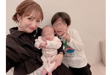辻希美、仕事の後は母親業！0歳次女＆6歳三男との笑顔SHOT公開「お二人さんをお風呂 入れまーす」 画像