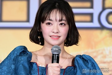 「御上先生」吉柳咲良、美くびれ際立つヘソ出しルック披露「スタイル抜群」「かっこいいダンス」と反響 画像