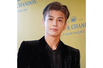 岩田剛典、クールなレザージャケットコーデに反響「ビジュいい」「笑顔めっちゃ素敵」 画像