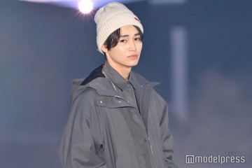 西垣匠、ホワイトニット帽がお似合い グレー合わせの冬コーデ【ガルアワ2025AW】 画像