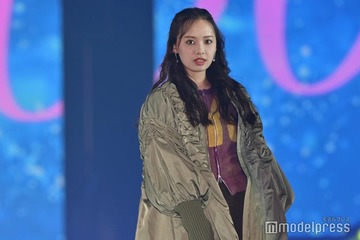 元日向坂46濱岸ひより、カジュアルコーデ着こなす 森三中・大島＆ガンバレルーヤ“MyM”とノリノリランウェイ【ガルアワ2025AW】 画像