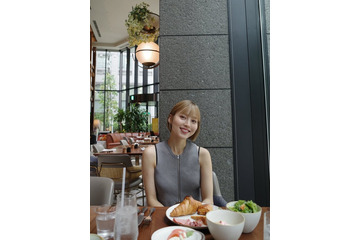 「シャッフルアイランド」ののこ、美脚大胆見せウェア姿「筋肉ラインに憧れる」「健康的で素敵」の声 画像