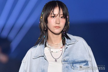 元櫻坂46土生瑞穂、奇抜なアングルで美脚披露「お洒落でかっこいい」「綺麗すぎ」の声 画像
