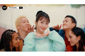 浜辺美波、ミセス「ダンスホール」起用の新CMで軽やかダンス「すごくハッピーな気持ちに」 画像