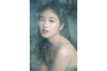 今田美桜“5年前刊行”写真集が10度目の重版 素肌輝くキャミ姿の特典カット公開【ラストショット】 画像