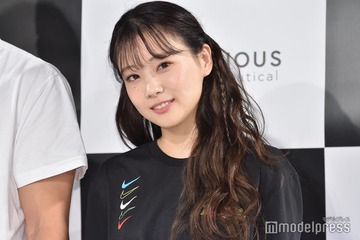 重盛さと美、オフショル姿に「色っぽい」「肌が輝いている」の声 画像