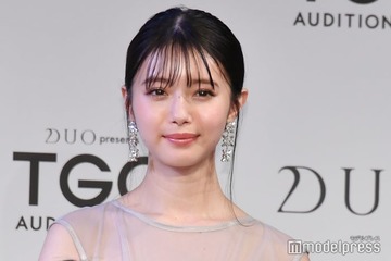 市川美織、ディズニーでのシンデレラコスプレ姿が話題「再現度高い」「お姫様そのもの」 画像