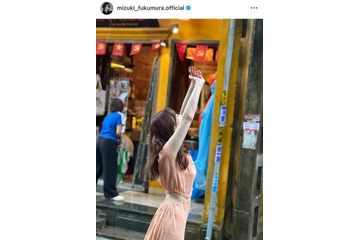 譜久村聖、ほっそりウエストちらり！ベトナムでのオフSHOTに反響「可愛すぎる」「お肌も白くて細くて綺麗」 画像