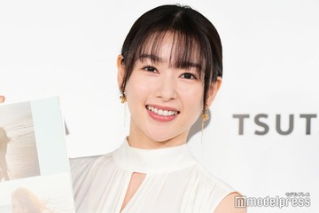桜井日奈子、美背中ちらりニット姿で魅力全開「色っぽい」「ギャップがすごい」 画像
