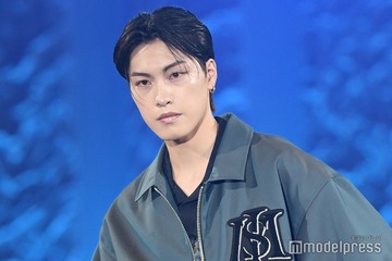 OCTPATH西島蓮汰、ヌーディーメイク×ユニークデニムで新たな魅力「印象違う」「色気すごい」と反響【サツコレ2025A/W】 画像