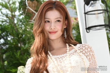 TWICEサナ、美ウエスト際立つカウガール風衣装姿 J.Y. Parkとの2ショットに「スタイルレベチ」「圧巻の美しさ」とファン悶絶 画像