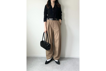 【ユニクロ・GU】で大成功。ワントーンに「ひとクセ」効かせた洗練スタイル【40代の毎日コーデ】 画像