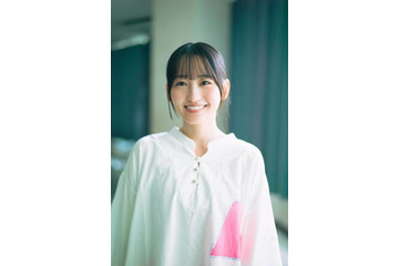 乃木坂46一ノ瀬美空、キュートなにっこりスマイル！柔らかな陽の光の中で等身大の魅力が光る 画像