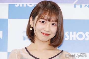 モー娘。野中美希、ミニスカから美脚スラリ 愛犬とのピクニックショットに「可愛いが渋滞」「眼福」の声 画像