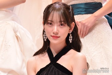堀未央奈、ミニワンピ姿で美脚スラリ「理想のスタイル」「お人形さんみたい」の声 画像