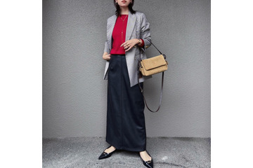 赤ニットが主役。柄ジャケット×タイトスカートの大人かっこいいオフィスコーデ【40代の毎日コーデ】 画像