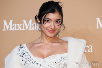 ローラ、抜群スタイル大胆披露「ラクダさんこんな温かい毛をありがとう」【マックスマーラ“THE CAMEL, timeless”】 画像