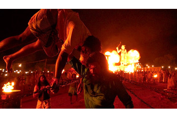 鎖で敵をなぎ倒す！迫力バトル満載『マーク・アントニー』アクショントレーラー 画像