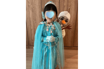 平野ノラ、本気で『アナ雪』エルサとオラフになりきった親子SHOT披露「必死に娘にくらいつく母なのでした！」 画像