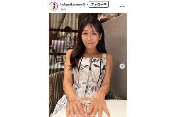 “美しすぎる気象予報士”穂川果音、夜景バックのオフショルワンピ姿「大人の色気」「萌え袖も可愛い」の声 画像