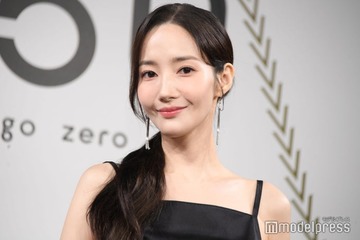 パク・ミニョン、ミニスカコーデで日本満喫「目立つ」「スタイルレベチ」と反響 画像