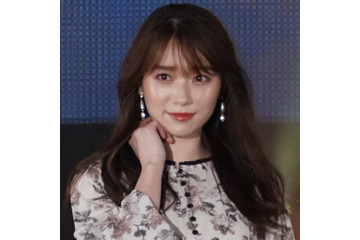 櫻坂46守屋麗奈、ほっそり美脚チラリのミニスカSHOTに反響「スタイル抜群」「可愛すぎる」 画像