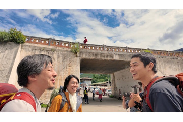 東出昌大、“激変ビジュ”でサプライズ登場「存在感ありすぎ」「画になる」と反響続々 画像