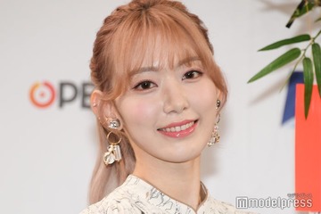 LE SSERAFIMサクラ、商品化話題の手編みグッズ一挙公開「センス抜群」「合わせ方も参考になる」の声 画像