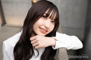 仮面高校生の妹で話題・すなずりかりん、美脚スラリのミニスカ姿披露「足の形が骨格ウェーブ過ぎてる」 画像