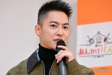 三山凌輝、結婚＆グループ脱退後初の公の場 左薬指にゴールドの指輪輝く 画像